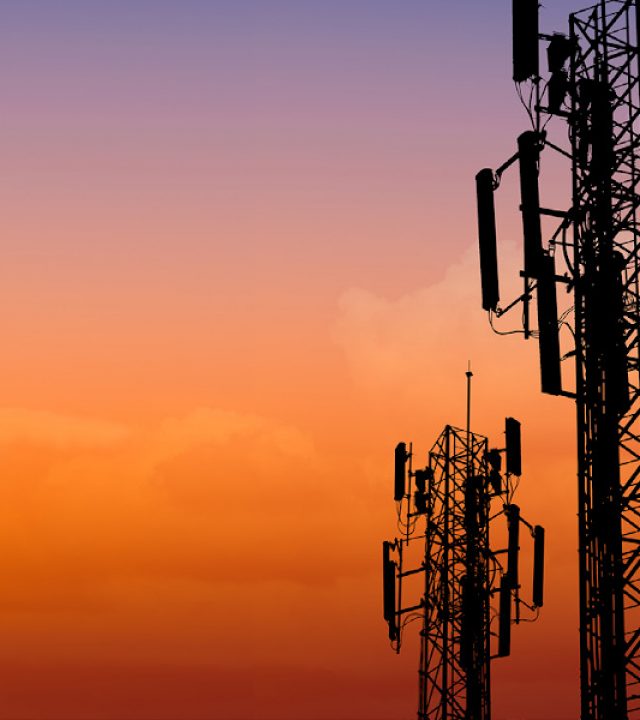 antenas-ceu-radio-wifi-conexao-internet-torre-celular-ondas