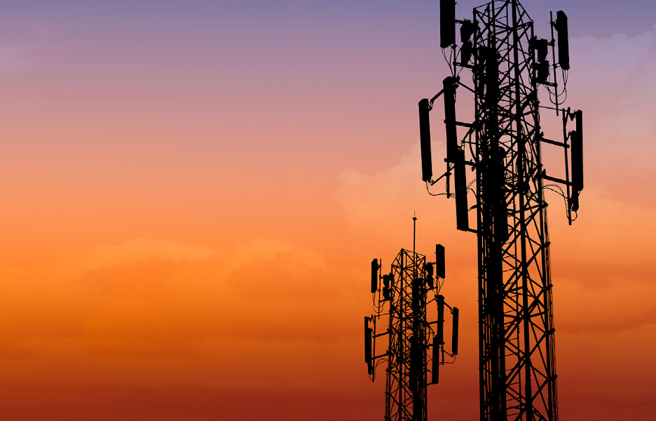 antenas-ceu-radio-wifi-conexao-internet-torre-celular-ondas